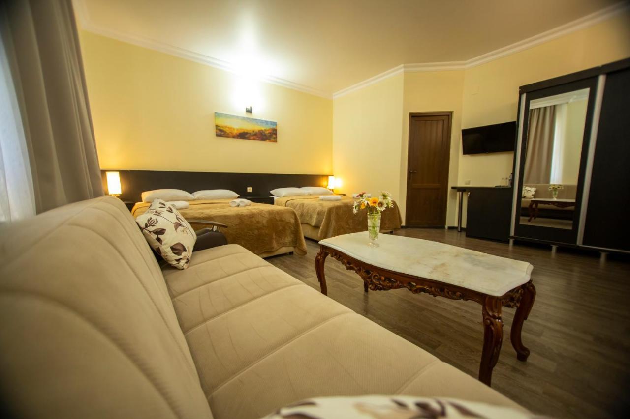 קובולטי Hotel Chveni Ezo מראה חיצוני תמונה